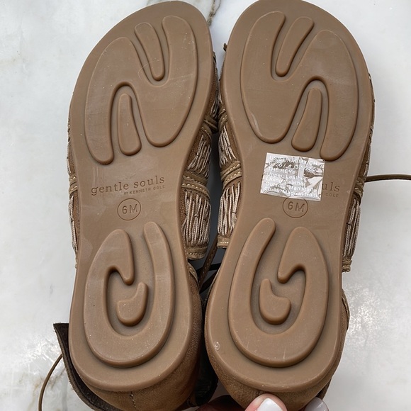 Gentle Souls by Kenneth Cole in collab with Urban Zen Donna Karen/Gladiators - Picture 8 of 11